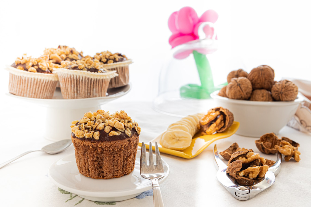 Is it best to package vegan food with plant-based packaging?